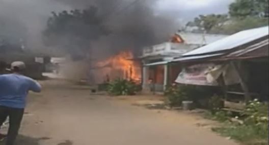 title 7 Rumah di Kompleks PTPN XIII Tanah Laut Ludes Terbakar 7 Rumah di Kompleks PTPN XIII Tanah Laut Ludes Terbakar