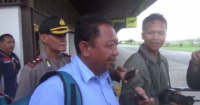 title Bercanda Bawa Bom, 2 Anggota DPRD Banyuwangi Diturunkan dari Pesawat Bercanda Bawa Bom, 2 Anggota DPRD Banyuwangi Diturunkan dari Pesawat