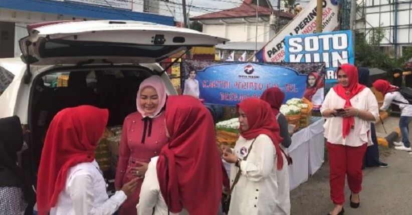 Kartini Perindo Kalsel Bagikan 500 Takjil Gratis pada Warga