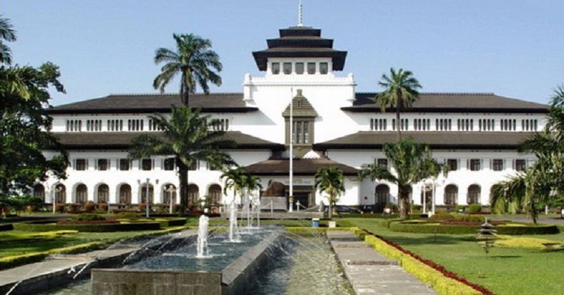 Wisata Bandung Mengenal Gedung Sate Bersejarah yang Fenomenal