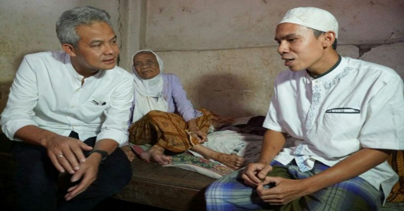 Blusukan ke Tegal, Ganjar Bantu Pengobatan Mata Sudirman dan Ibunya