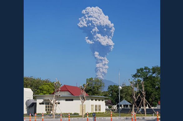 Gunung Merapi Kembali Meletus Tinggi Kolom Capai 6 000 Meter