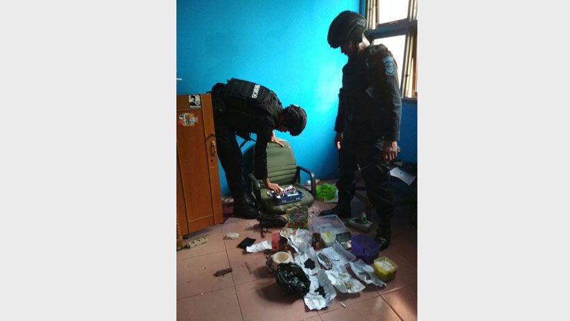 Ini Barang Bukti yang Disita Densus 88 dari Kampus UNRI, Ada Bom Rakitan - Bagian 3