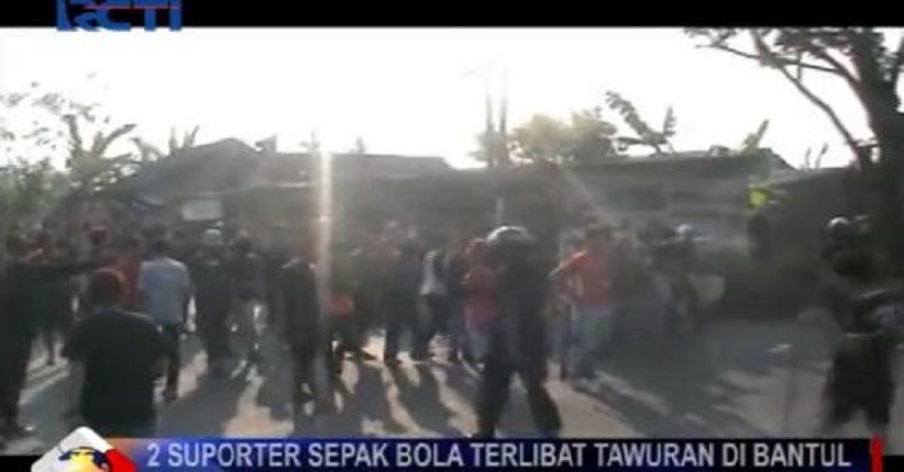 Puluhan Terluka dalam Bentrokan 2 Suporter di Stadion Sultan Agung