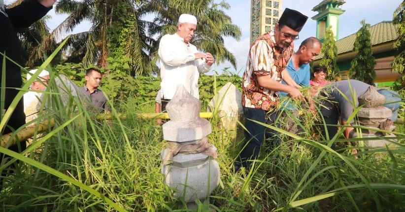 title Djarot ke 2 Pasar dan Ziarahi Makam Raja Pertama Kesultanan Langkat Djarot ke 2 Pasar dan Ziarahi Makam Raja Pertama Kesultanan Langkat