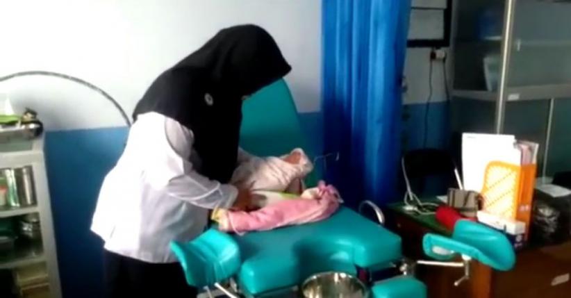 Viral, Bayi Baru Lahir Dibuang di Tempat Sampah Stadion Lamongan