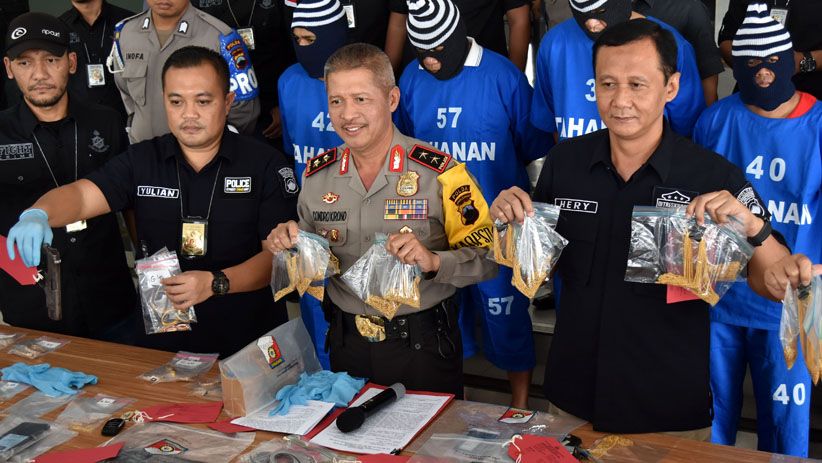Polda Jateng Ungkap Kasus Perampokan Perhiasan Emas Senilai Rp4,7 M - Bagian 3