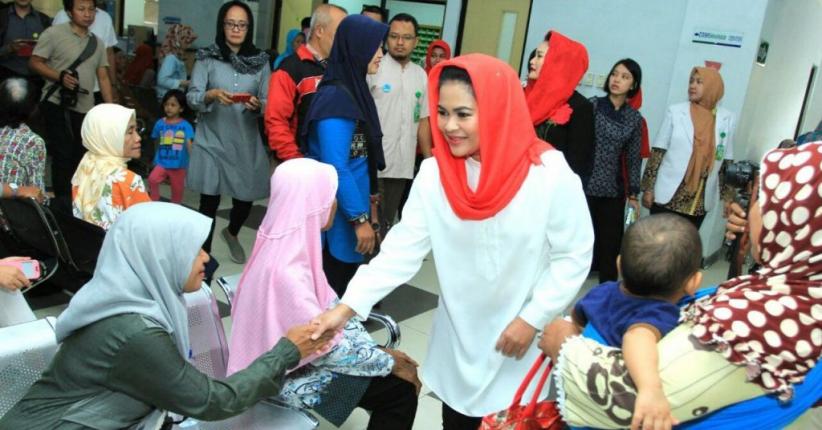 Puti Kunjungi RS Islam Aisyiyah, Warga Dukung Kartu Jatim Sehat