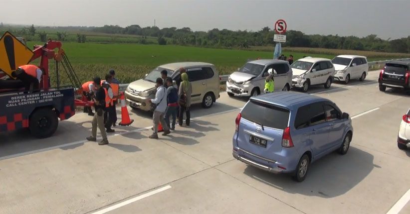 5 Mobil Pemudik Tabrakan Beruntun, Tol Fungsional Pemalang Macet 2 Km