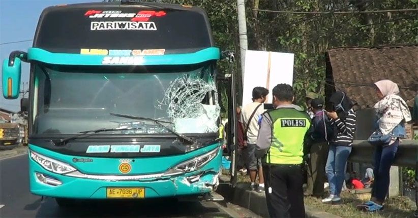 Bus Pemudik Tabrak Angkutan, Jalur Pantura Batang Macet Panjang