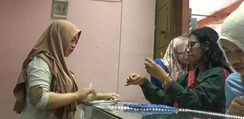 Jelang Lebaran, Toko Emas Imitasi di Banjarnegara Diserbu Pembeli