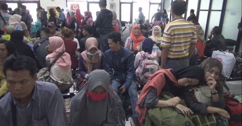 Mesin Kapal Rusak, Ratusan Pemudik Tertahan di Pelabuhan Gresik