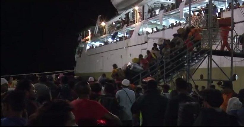 Pemudik Tujuan Makassar Membeludak di Pelabuhan Lorens Say Maumere