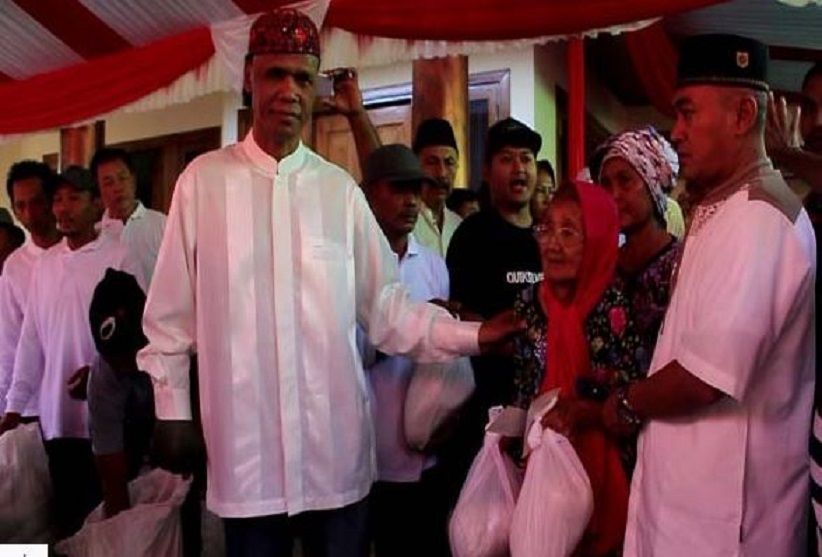 Hercules Bagikan Zakat dan Santuni Ribuan Anak Yatim