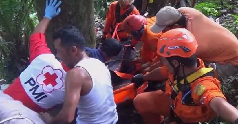 Minibus Terjun ke Jurang 50 Meter di Padang, 2 Tewas dan 9 Terluka