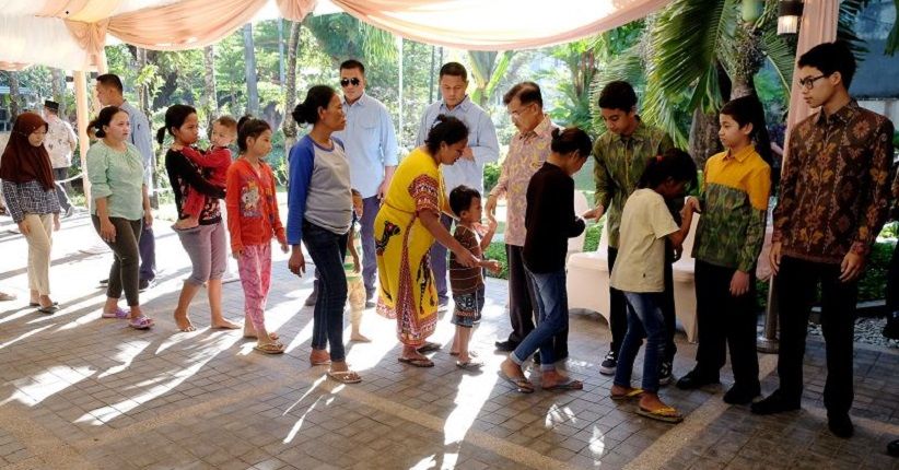 Kelelahan Mengantre saat Open House Jusuf Kalla, 7 Warga Pingsan