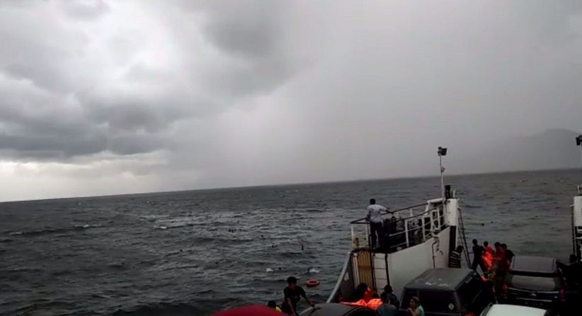 Video Detik-detik Korban Kapal Tenggelam Bertahan Tunggu Pertolongan