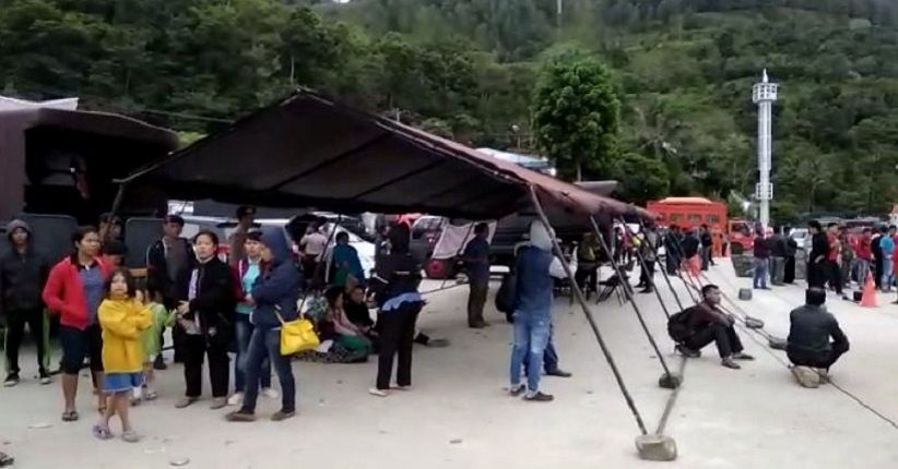 Keluarga Korban Kapal Tenggelam di Danau Toba Datangi Posko di Tigaras