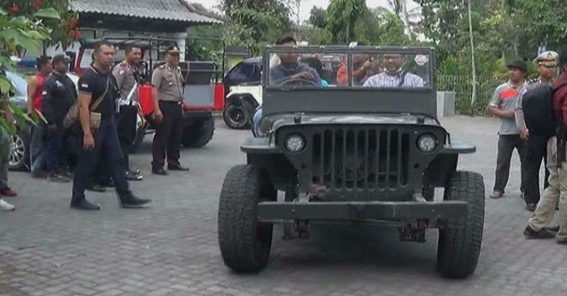 title Viral, Wisatawan Dipaksa Sewa Jeep ke Petilasan Mbah Maridjan Viral, Wisatawan Dipaksa Sewa Jeep ke Petilasan Mbah Maridjan