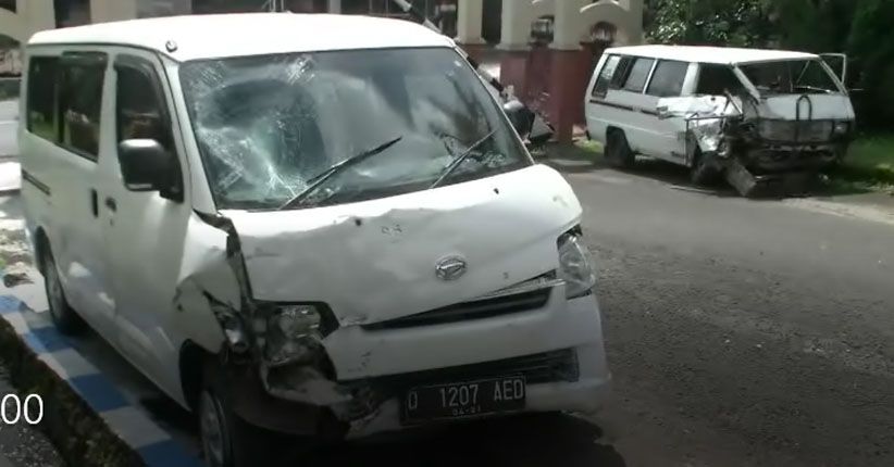 Minibus L300 Ditabrak Gran Max di Cianjur, 11 Orang Luka-Luka