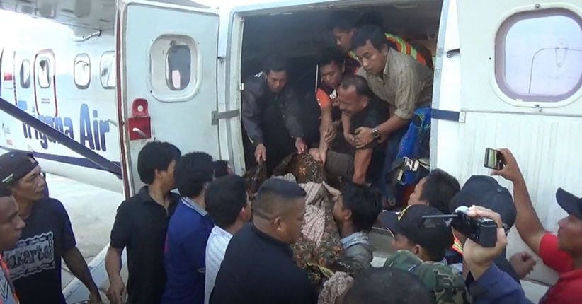 Isak Tangis Sambut Kedatangan 3 Korban Tewas Penembakan KKSB di Timika