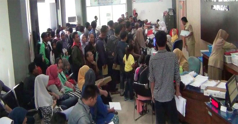 Takut Tak Bisa Mencoblos di Pilgub, Warga Kendal Rela Antre Urus E-KTP