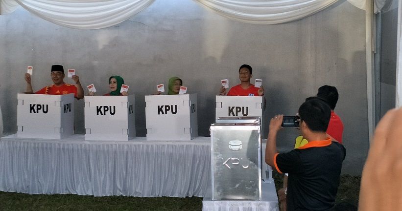 title Pasangan Rindu Menang Telak di TPS Ridwan Kamil Pasangan Rindu Menang Telak di TPS Ridwan Kamil