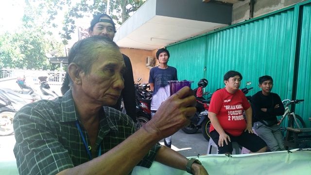 Kelelahan, Petugas Linmas di Pontianak Tak Sengaja Minum Tinta Pilkada