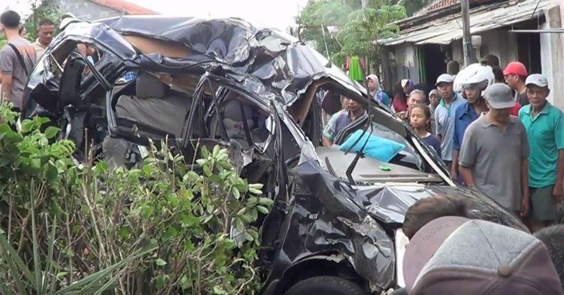 Korban Tewas Kecelakaan Mobil Ditabrak KA di Tegal Jadi 2 Orang