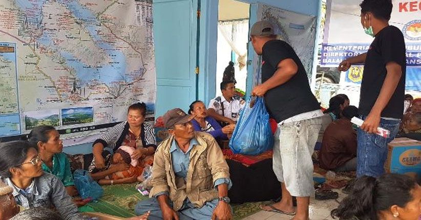 Masyarakat Tigaras Bantu Keluarga Korban Kapal Sinar Bangun