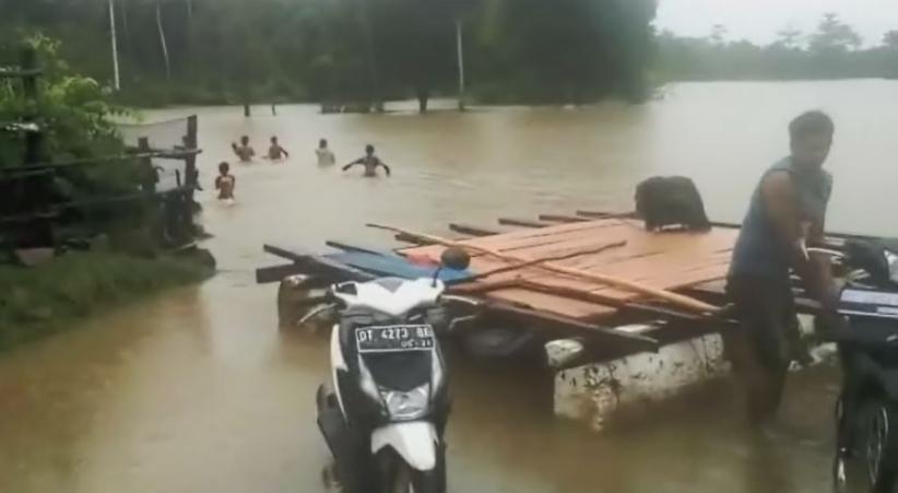 Banjir 3 Meter Rendam 3 Desa di Konawe Selatan, Akses Jalan Putus
