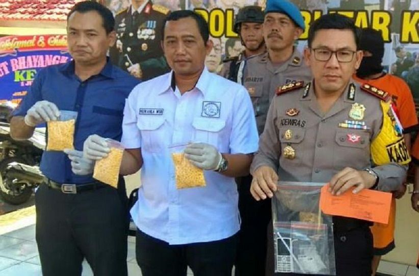 title Sita 27.315 Butir Pil Koplo, Polisi Tangkap Bandar Besar di Blitar Sita 27.315 Butir Pil Koplo, Polisi Tangkap Bandar Besar di Blitar