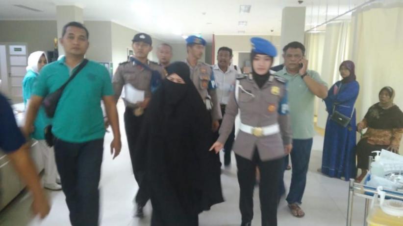 Istri Terduga Pelaku Bom Pasuruan Diamankan Sesaat Setelah Ledakan