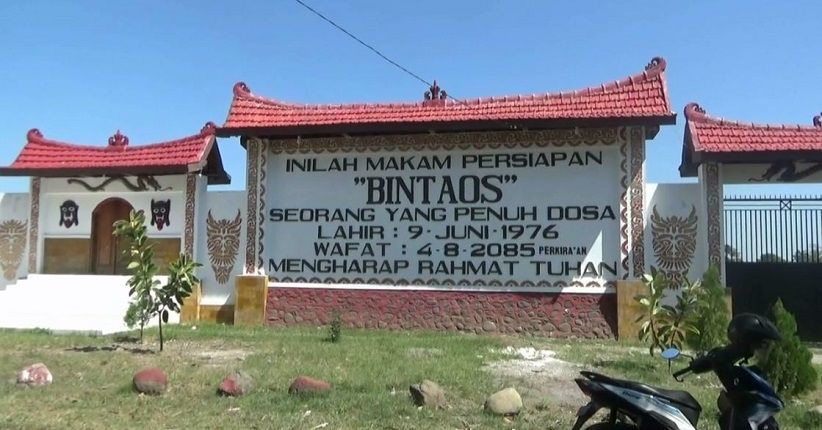 Aneh, Pria di Probolinggo Ini Bangun Makam Raksasa untuk Diri Sendiri