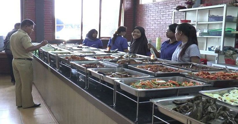 Warung Makan di Makassar Hanya Boleh Layani Pesanan Dibawa Pulang