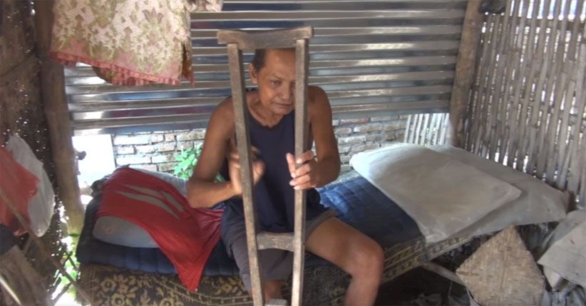 Kakek Miskin dan Buta di Nganjuk Ini Tinggal di Bekas Kandang Sapi