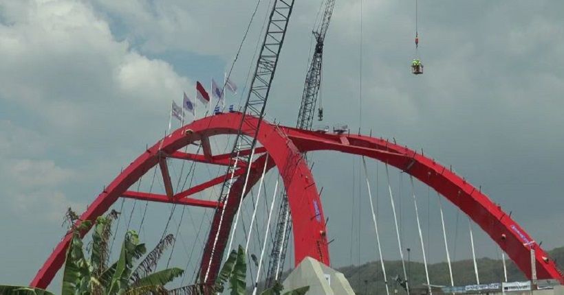 2 Cross Girder Jembatan Kalikutho Roboh, Ini Kata Pelaksana Proyek