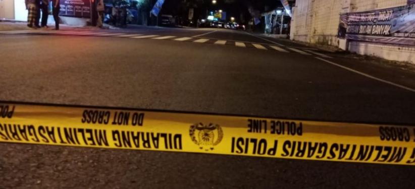title Dua Mobil Ambulans Keluar dari Lokasi Baku Tembak di Jalan Kaliurang Dua Mobil Ambulans Keluar dari Lokasi Baku Tembak di Jalan Kaliurang