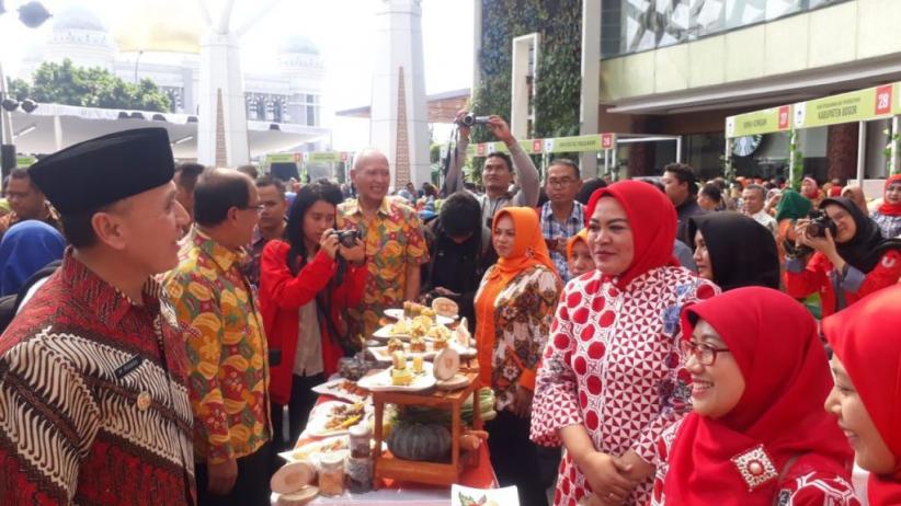 Pj Gubernur Jabar Dorong Pelaku Bisnis agar Bisa Ekspor Produk IKM