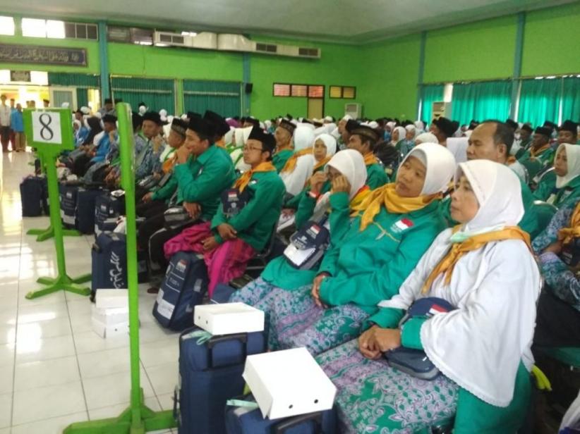 Calon Jamaah Haji Kloter Pertama Tiba di Asrama Sukolilo Surabaya