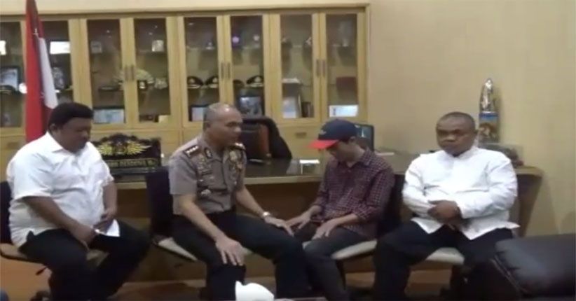 title Senggolan di Parkiran, Siswa SMA di Bandung Aniaya Teman dengan Pisau Senggolan di Parkiran, Siswa SMA di Bandung Aniaya Teman dengan Pisau