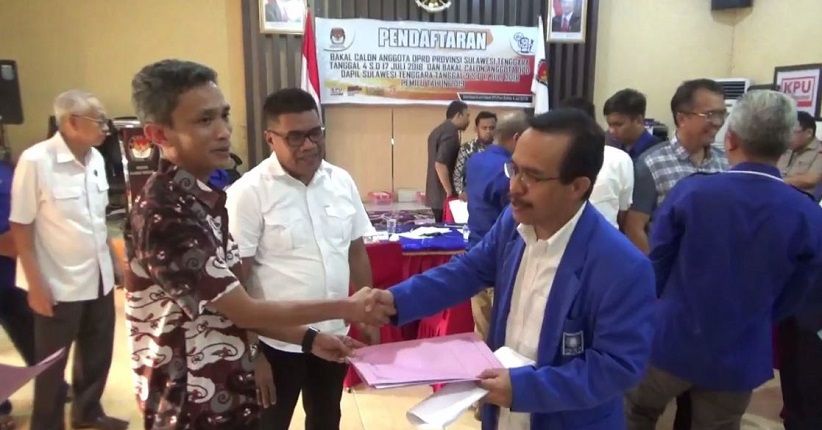 title Sekretaris PAN Sultra Tanda Tangani Berkas Bacaleg di Rutan KPK Sekretaris PAN Sultra Tanda Tangani Berkas Bacaleg di Rutan KPK