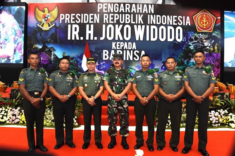 Panglima TNI Beri Penghargaan kepada 5 Babinsa Berprestasi di Bandung