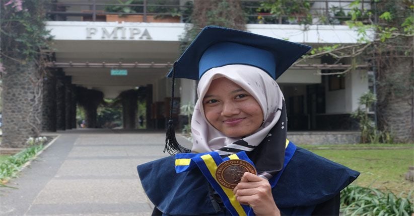 Lulus Cum Laude dari ITB, Anak Tukang Becak Ini Terinspirasi Orang Tua