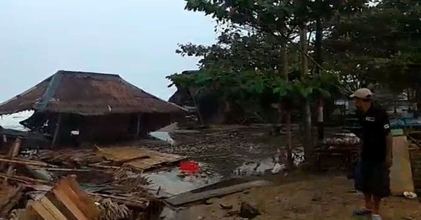 Aktivitas di Pelabuhan Senggigi Lombok Lumpuh akibat Gelombang Tinggi