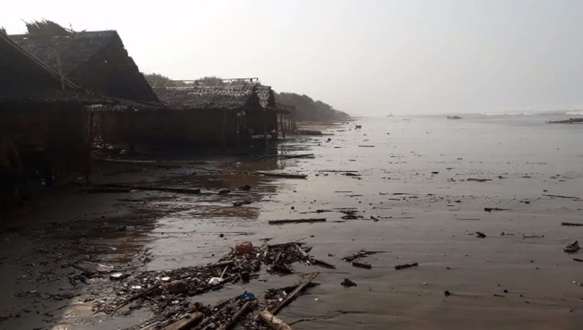 Ratusan Rumah Warga di Banten Hancur Diterjang Gelombang Tinggi