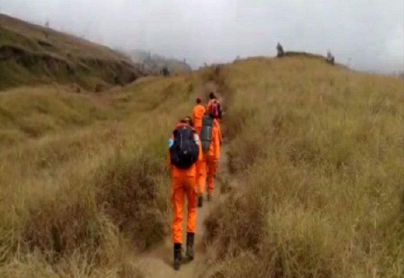 title 1.090 Pendaki Dievakuasi Selamat, 6 Masih di Puncak Rinjani 1.090 Pendaki Dievakuasi Selamat, 6 Masih di Puncak Rinjani