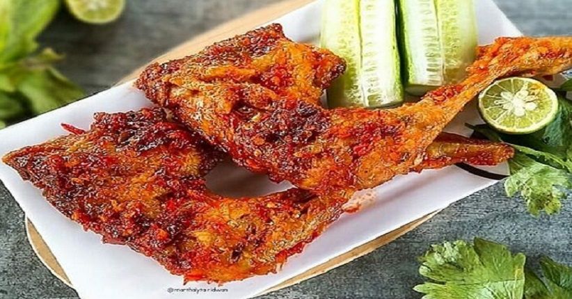 Menyantap Kelezatan Ayam Goreng Bumbu Balado Halus Untuk Makan Malam