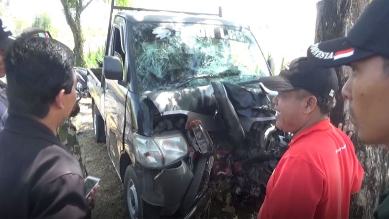 title Tragis, Pemotor Tewas Ditabrak Pikap saat Beristirahat di Bawah Pohon Tragis, Pemotor Tewas Ditabrak Pikap saat Beristirahat di Bawah Pohon