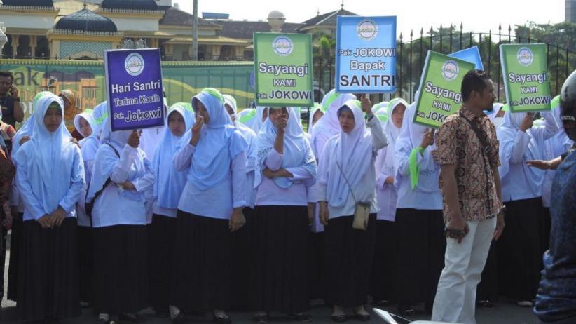 title Ratusan Santri di Sumatera Utara Deklarasi Dukung Jokowi 2 Periode Ratusan Santri di Sumatera Utara Deklarasi Dukung Jokowi 2 Periode